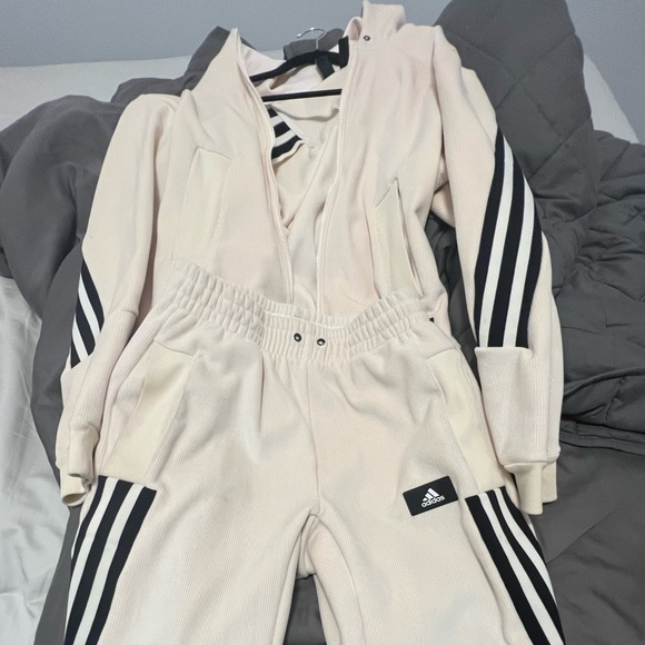 ADIDAS SPORTSWEAR FUTURE ICONS TRACKSUIT - Picture 2 of 5